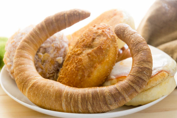 「石窯パンの店 ゴッホ」では焼き立てのパンが楽しめます。朝ごはんやランチにいかが？