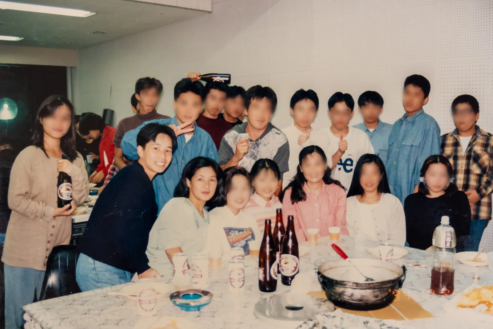 イベントのたびに集まっては、談話室で開かれていた打ち上げ（1990年頃）