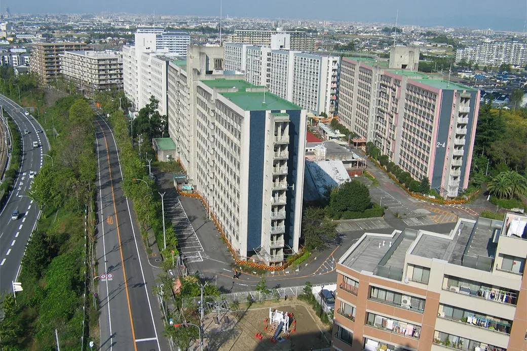 撤去前の公社三原台単身者住宅（2004年）