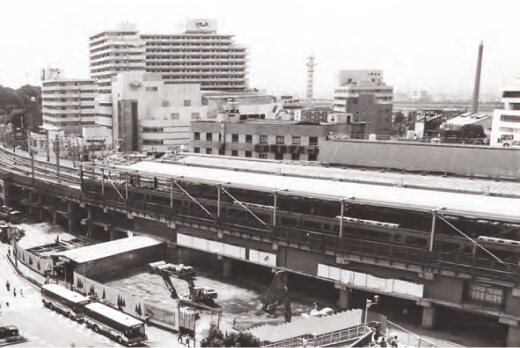 高架化が進む枚方市駅(1991年)