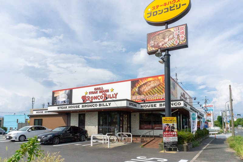 今晩はガッツリ、お肉が食べたい！となったら「ブロンコビリー 枚方招提店」へ。