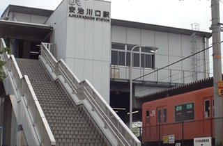 ＪＲ桜島線（ゆめ咲き線）「安治川口駅」は、大阪駅から直通電車も出ています