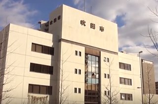 南千里駅西側には「吹田市役所」「吹田市立図書館」があります