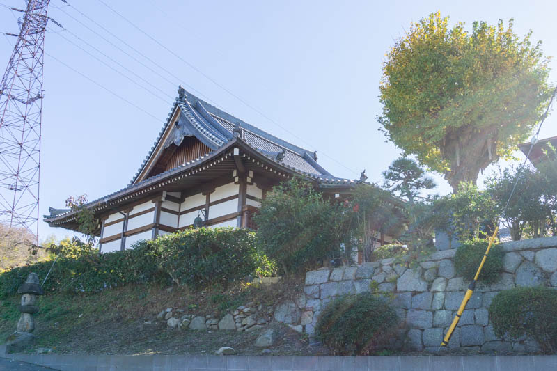 寝屋川市のウォーキングコース「文化と歴史のみちコース」内の「明光寺」までは徒歩約10分。