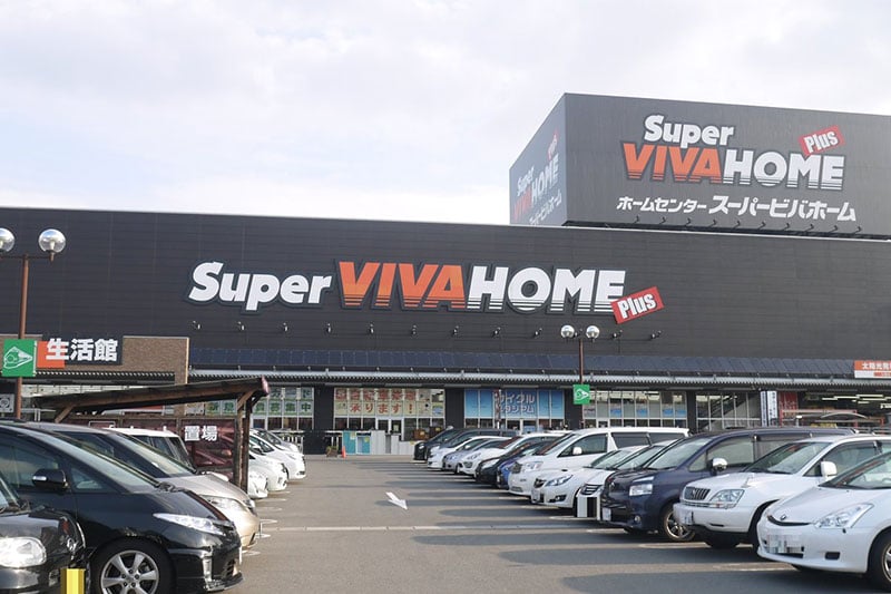 関西で最大の売り場面積を誇る大型ホームセンター「スーパービバホーム 寝屋川店 」と様々な専門店が立ち並ぶ「ビバモール寝屋川」まで車で5分ほど。