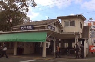 阪急宝塚線「服部天神」駅徒歩約１０分、梅田までは５駅の距離です