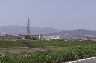 団地の近隣にある「芥川」緑豊かな河川敷が広がります