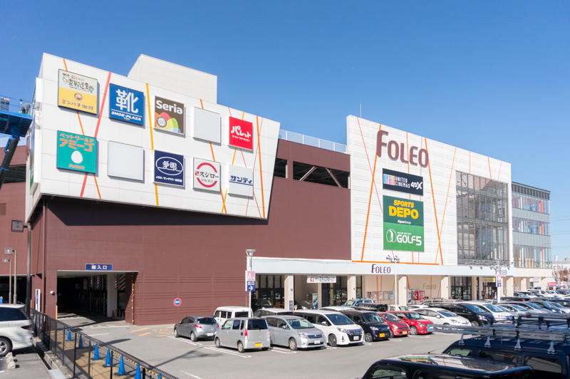 車で7分ほどの映画館と約20の専門店が入ったショッピングセンター「フォレオひらかた」