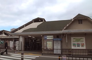 ＪＲ阪和線「東岸和田」駅。駅から南海バスに乗車します