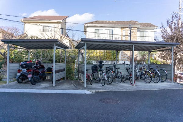 敷地内 屋根付きサイクルポート