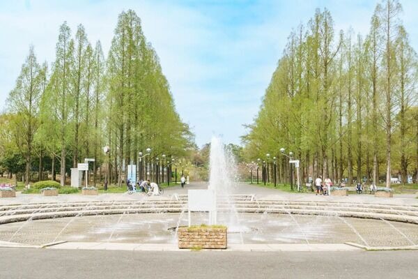 弁天池公園 噴水がある広場