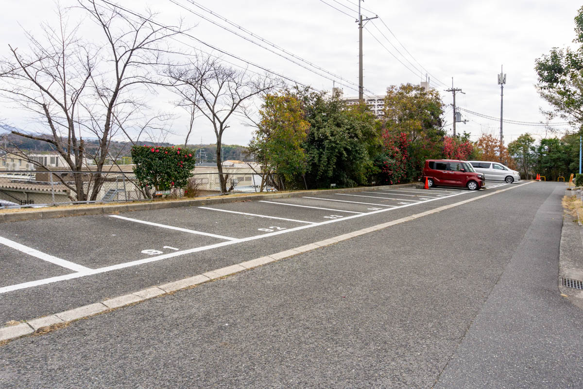 晴美台団地:駐車場
