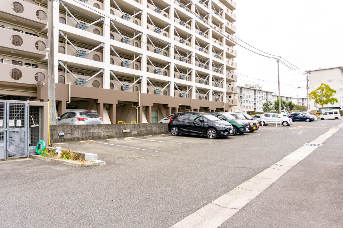 晴美台D団地:駐車場