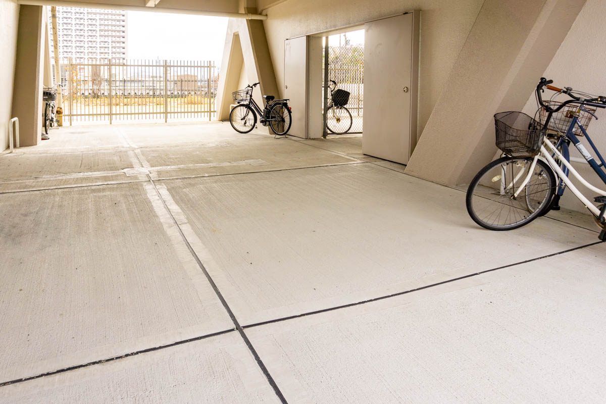 晴美台D団地:屋内型の自転車置場