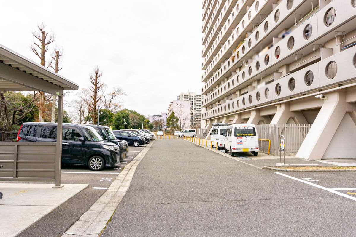 槇塚台団地:駐車場