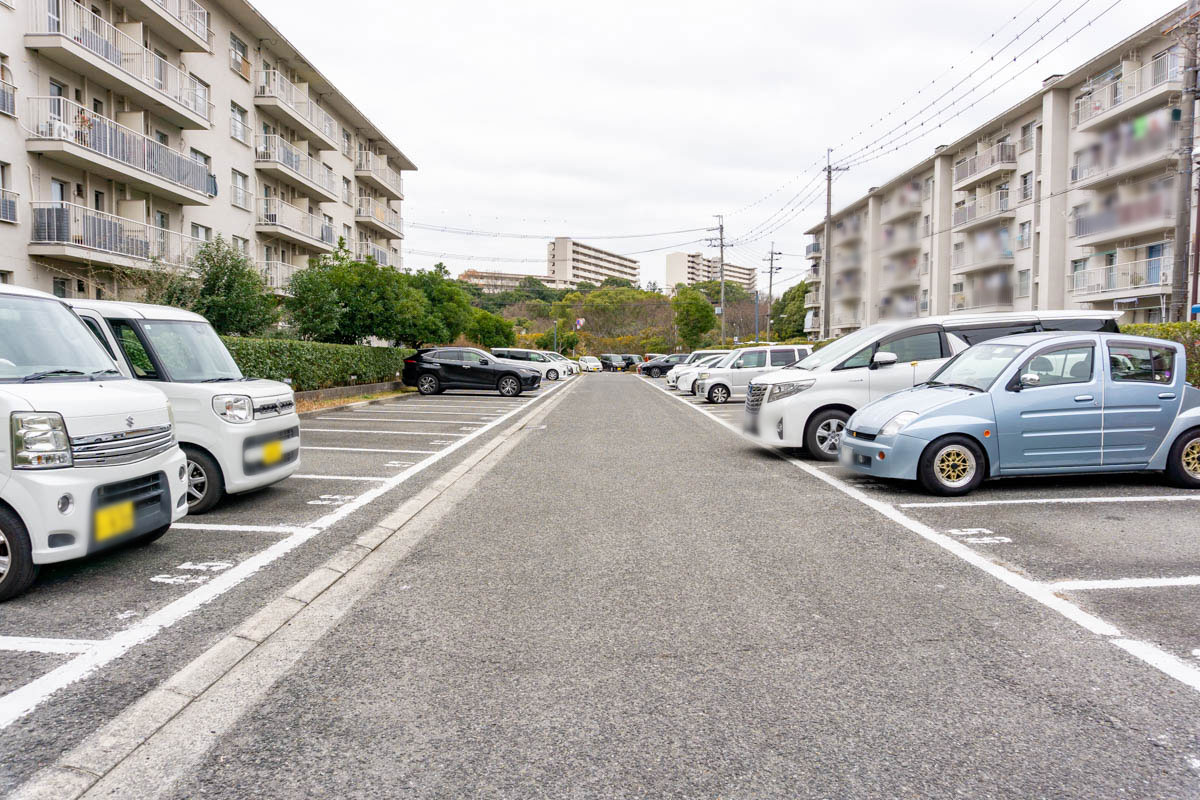 茶山台B団地:駐車場