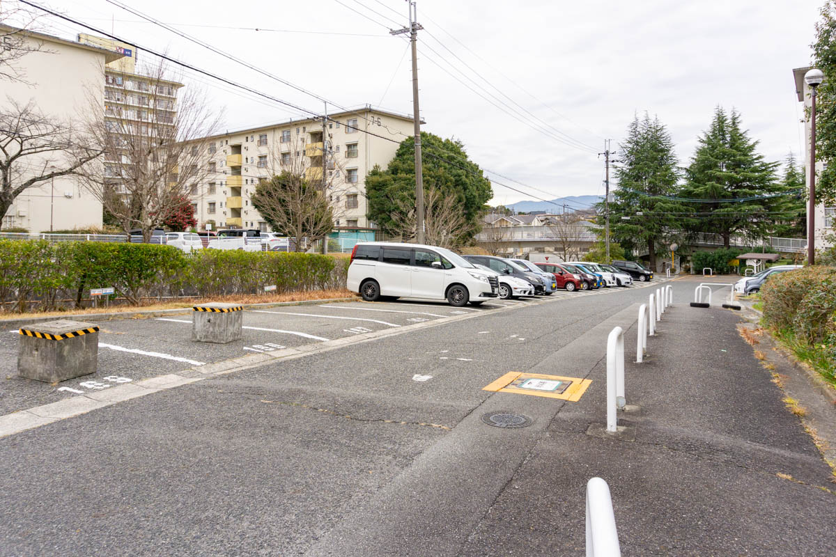 茶山台B団地:駐車場