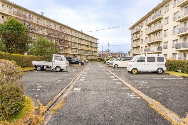 庭代台団地:駐車場