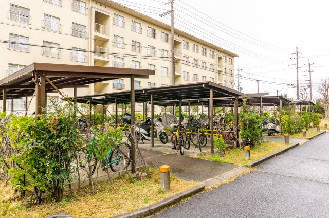 庭代台団地:屋根付き駐輪場