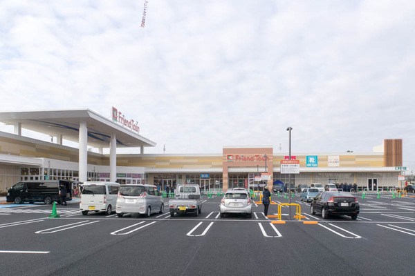 大型商業施設「フレンドタウン交野」
