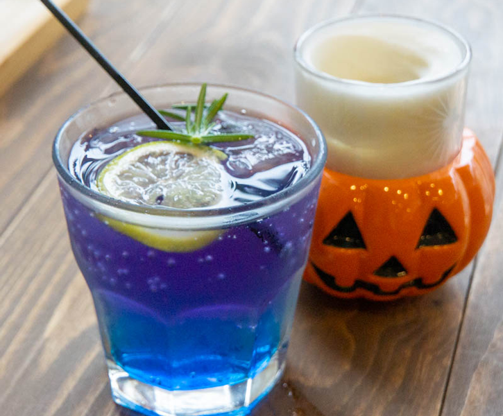 スタバから森の中のカフェまで!いろんなカフェが勢揃い♪