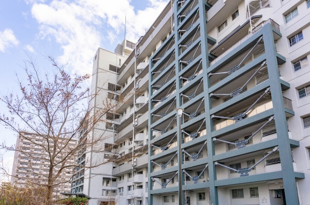 原山台B団地:ブルーグレーが差し色のカラーリング