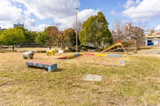 原山台B団地:遊具のある敷地内公園