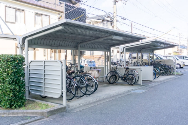 さつき団地:屋根付きの駐輪場