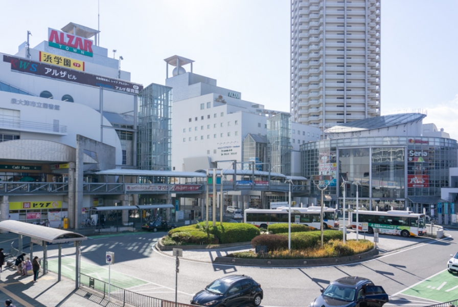 南海電車「泉大津」駅の商業施設群