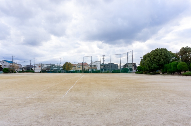 穴師公園:広々としたグラウンド