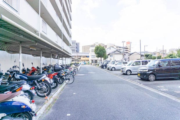 団地内の駐車場