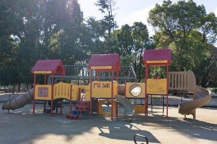 金岡公園 公園内の広場