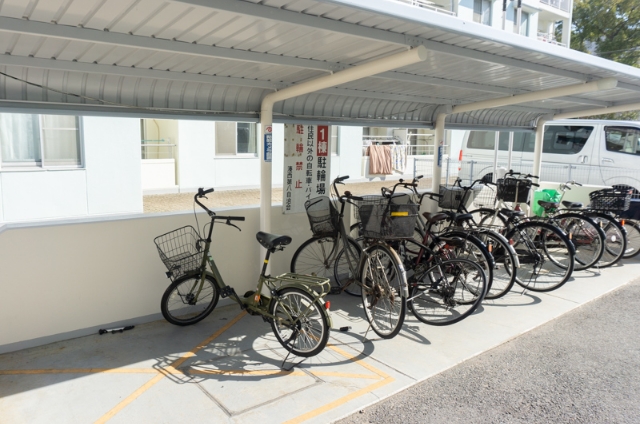 湊団地:屋根付きの駐輪場