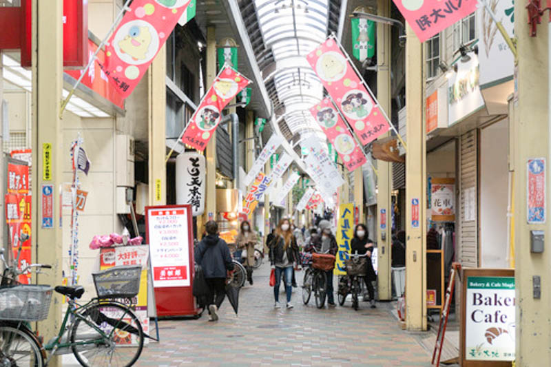 レトロとモダンが交わっている商店街