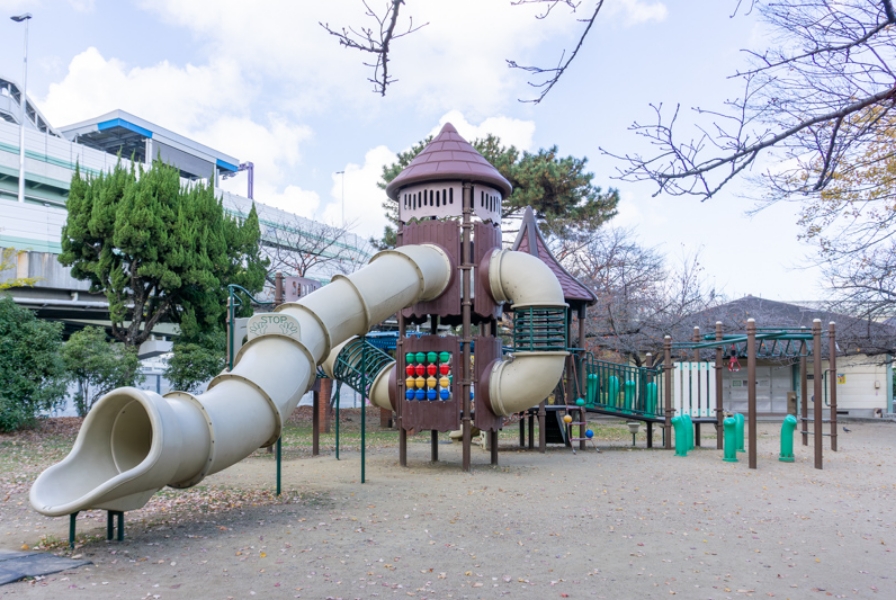 助松公園の複合アスレチック